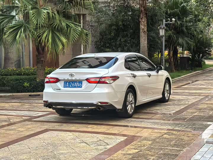 Фото 9 - Toyota Camry