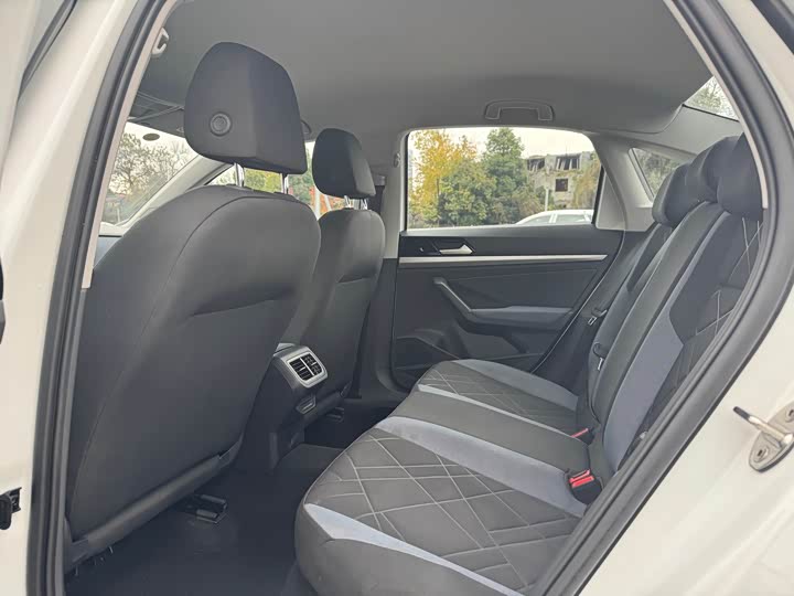 Фото 8 - Volkswagen Lavida