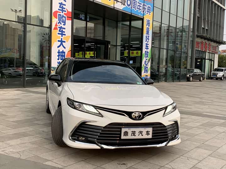 Фото 7 - Toyota Camry