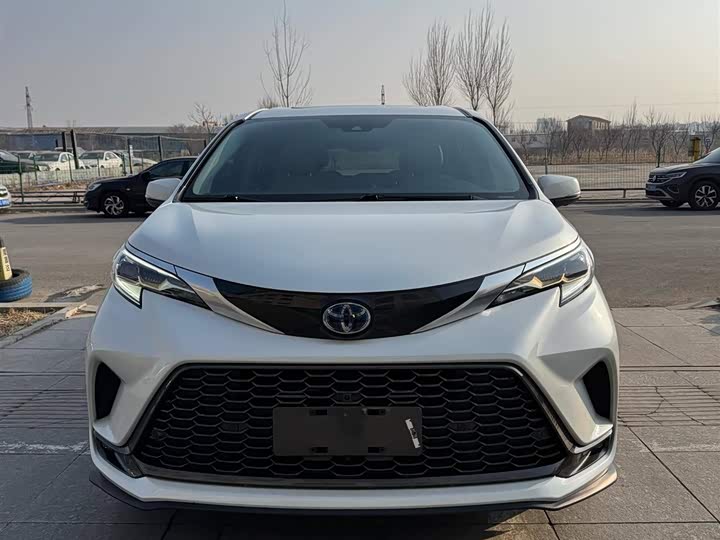 Фото 2 - Toyota Granvia