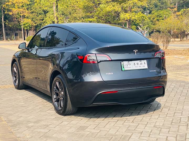 Фото 8 - Tesla Model Y