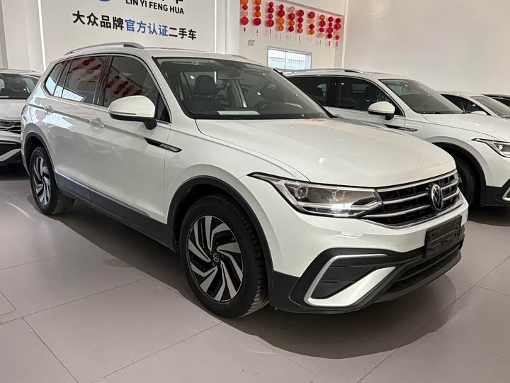 Фото 2 - Volkswagen Tiguan L Pro