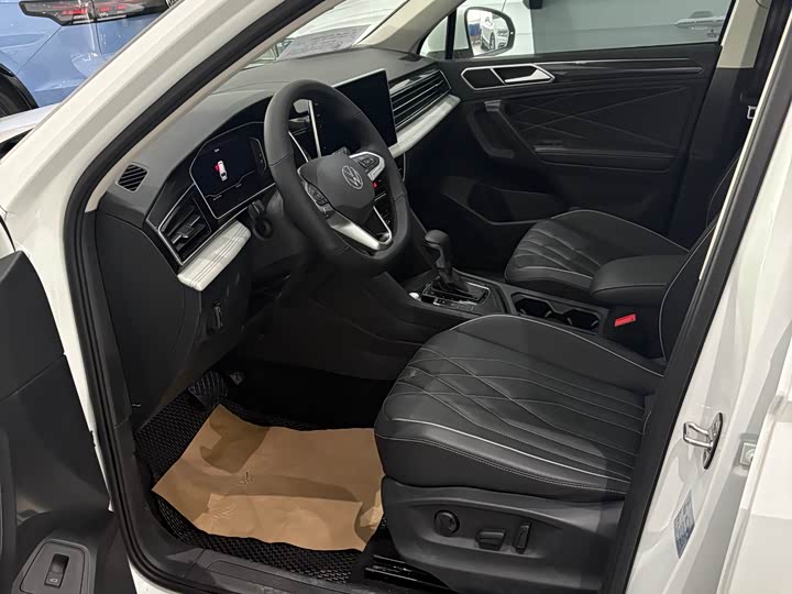 Фото 9 - Volkswagen Tiguan L Pro