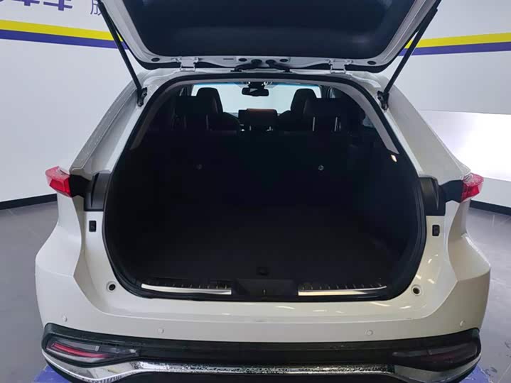 Фото 4 - Toyota Harrier