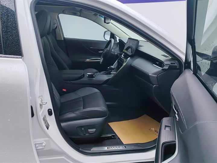 Фото 8 - Toyota Harrier