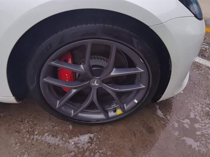 Фото 6 - Tesla Model 3