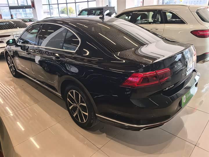 Фото 5 - Volkswagen Magotan