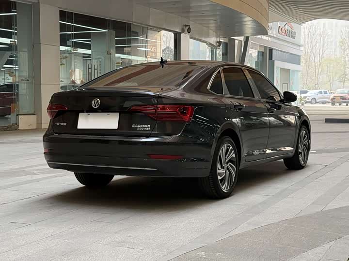 Фото 4 - Volkswagen Sagitar L