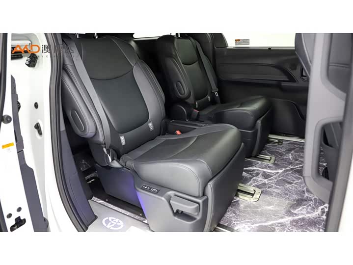 Фото 8 - Toyota Granvia