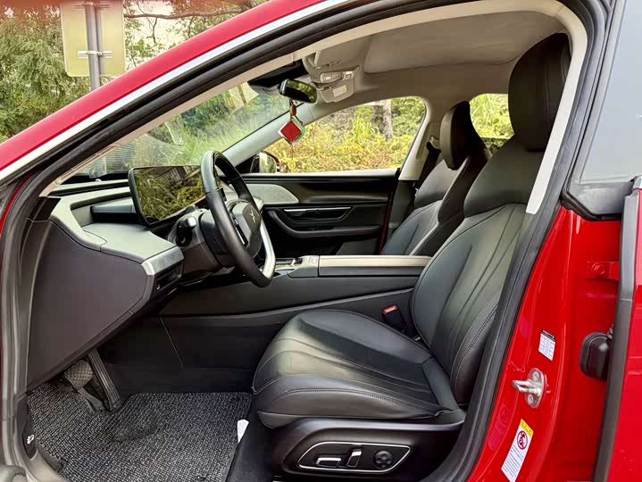 Фото 6 - XPeng P7