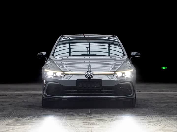 Фото 2 - Volkswagen Golf