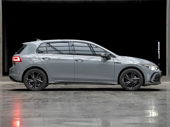 Фото 4 - Volkswagen Golf