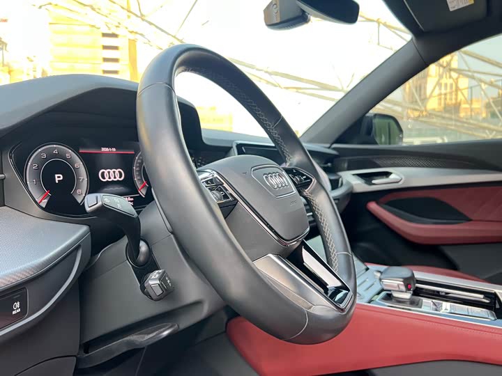 Фото 5 - Audi Q6