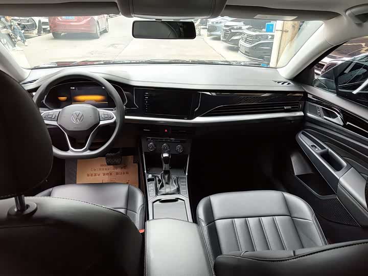 Фото 7 - Volkswagen Passat