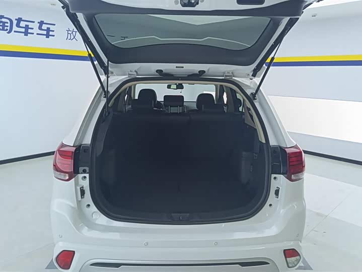 Фото 4 - Mitsubishi Outlander