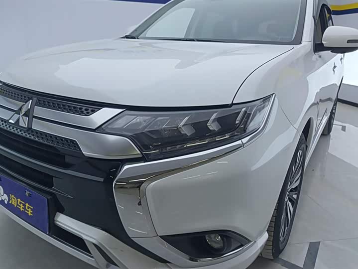 Фото 5 - Mitsubishi Outlander