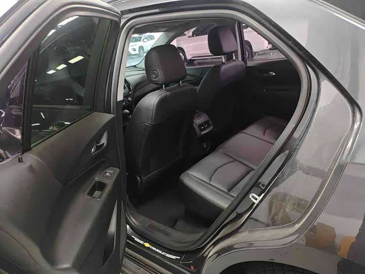 Фото 6 - Chevrolet Equinox