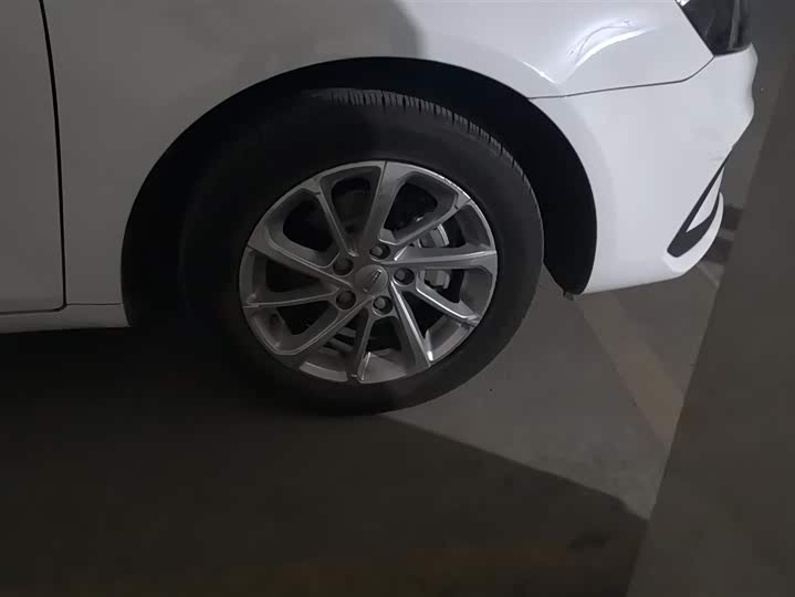 Фото 6 - Geely Emgrand