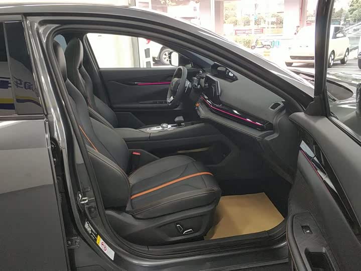 Фото 8 - Changan UNI-V