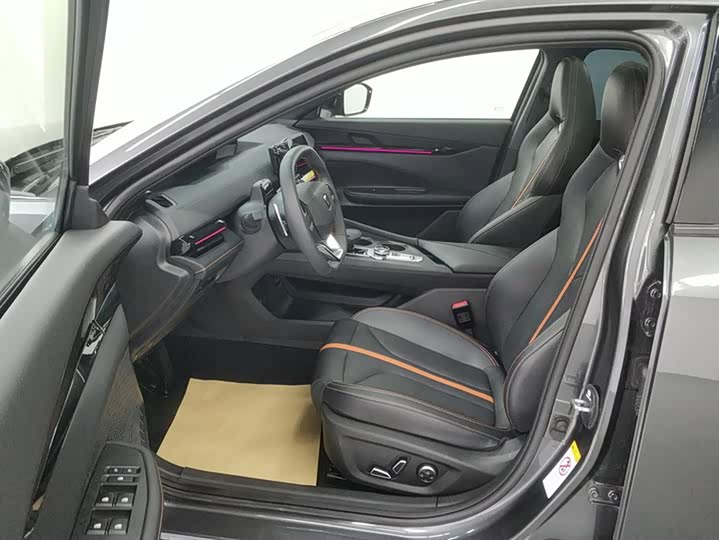 Фото 9 - Changan UNI-V