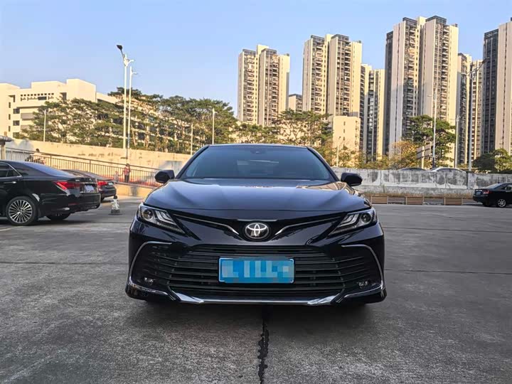 Фото 2 - Toyota Camry