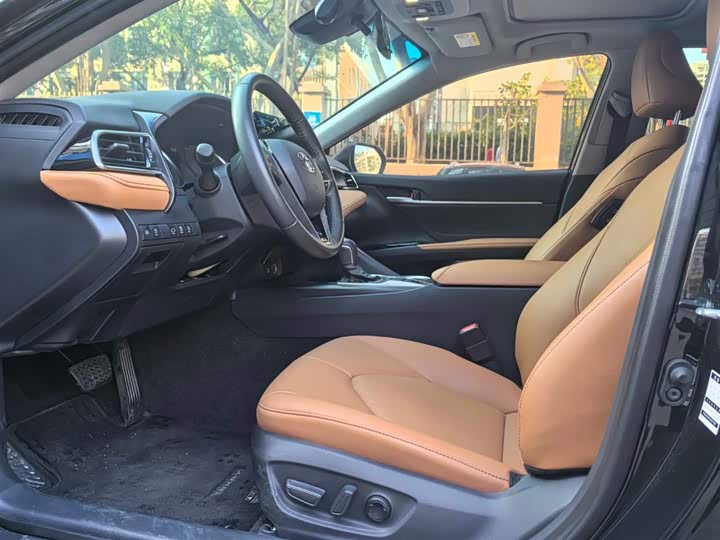 Фото 4 - Toyota Camry