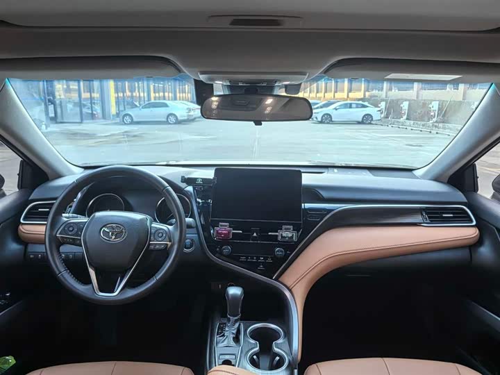 Фото 5 - Toyota Camry