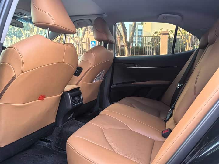 Фото 6 - Toyota Camry