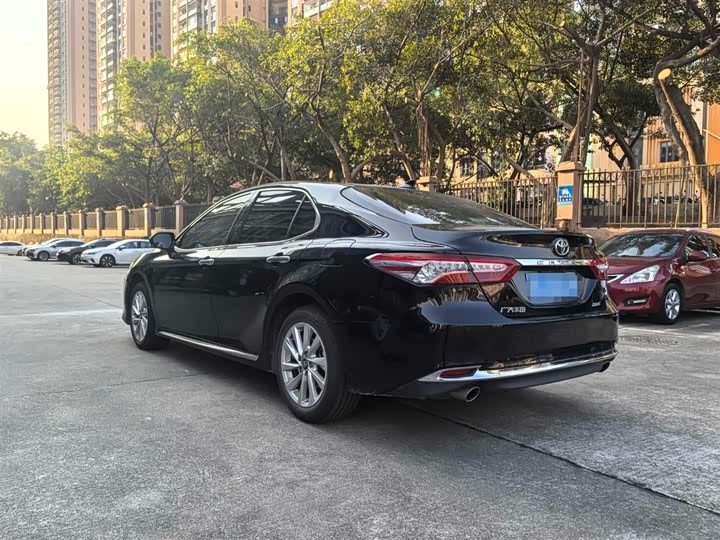 Фото 7 - Toyota Camry