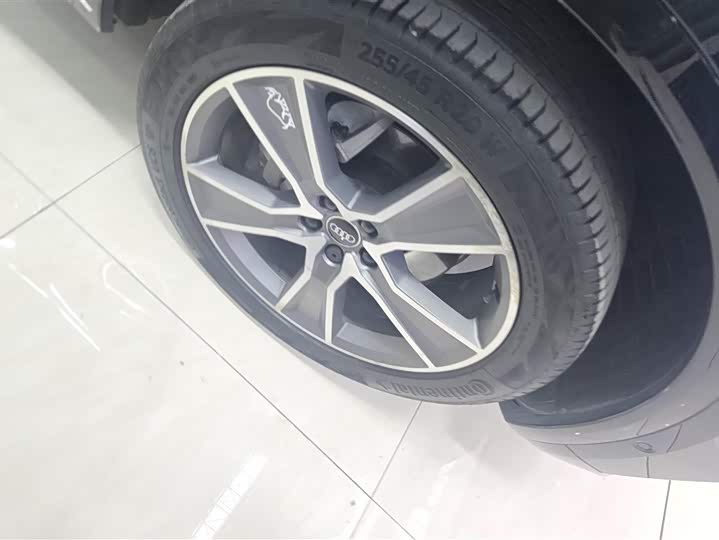 Фото 6 - Audi Q5L