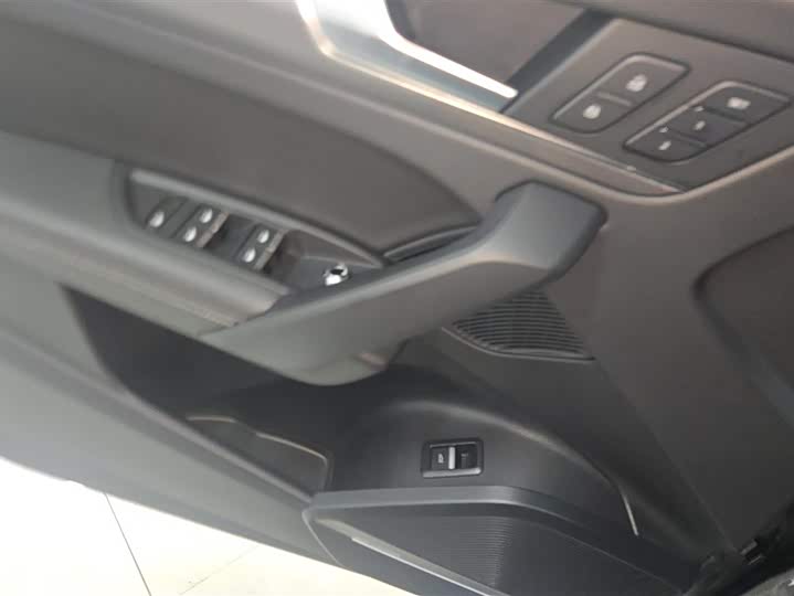 Фото 7 - Audi Q5L