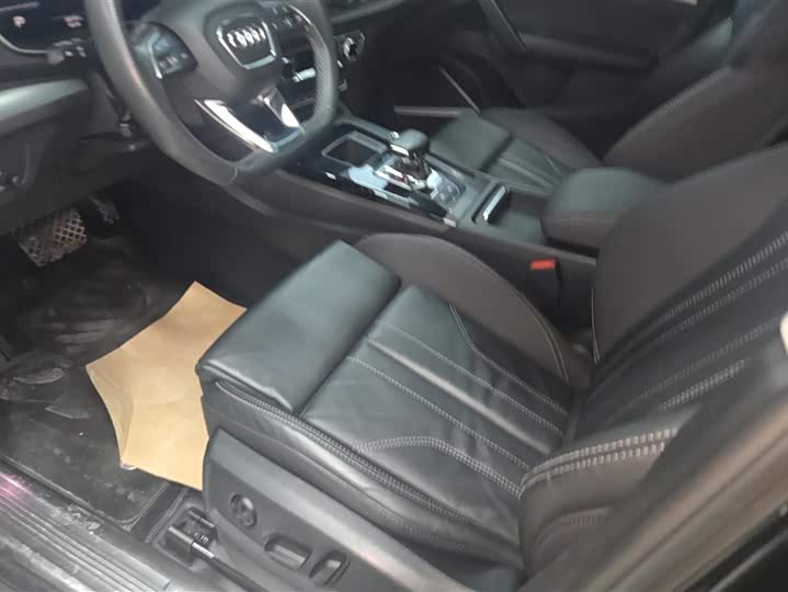 Фото 9 - Audi Q5L