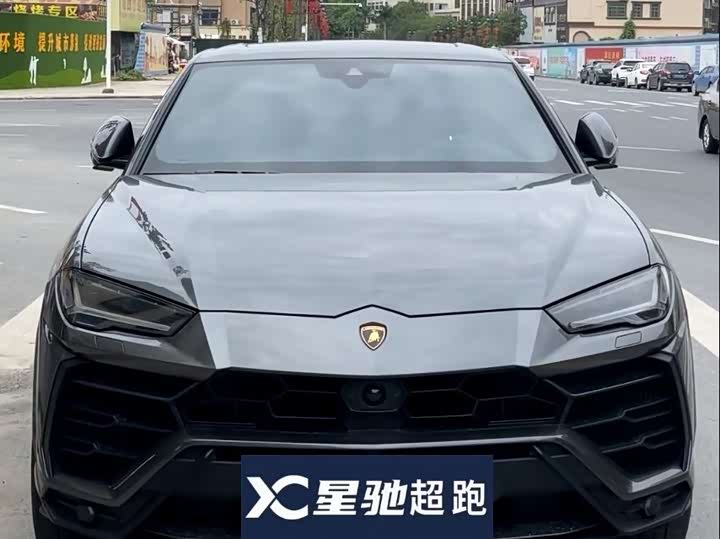 Фото 2 - Lamborghini Urus