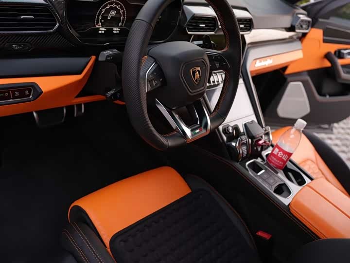 Фото 5 - Lamborghini Urus