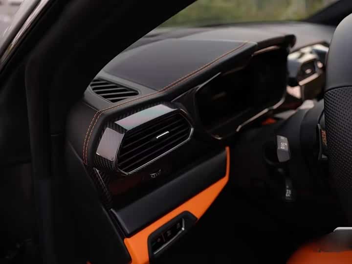 Фото 7 - Lamborghini Urus