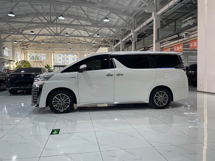 Фото 3 - Toyota Vellfire