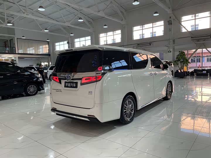 Фото 6 - Toyota Vellfire