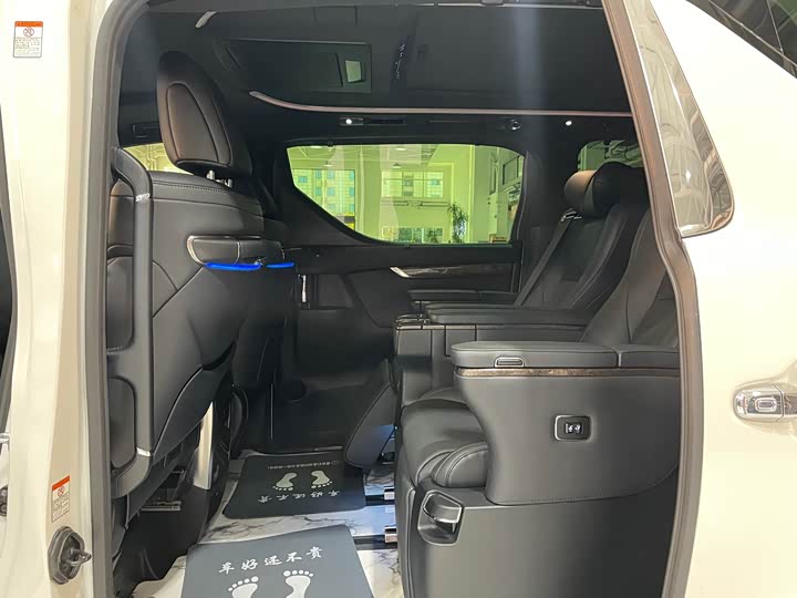 Фото 8 - Toyota Vellfire