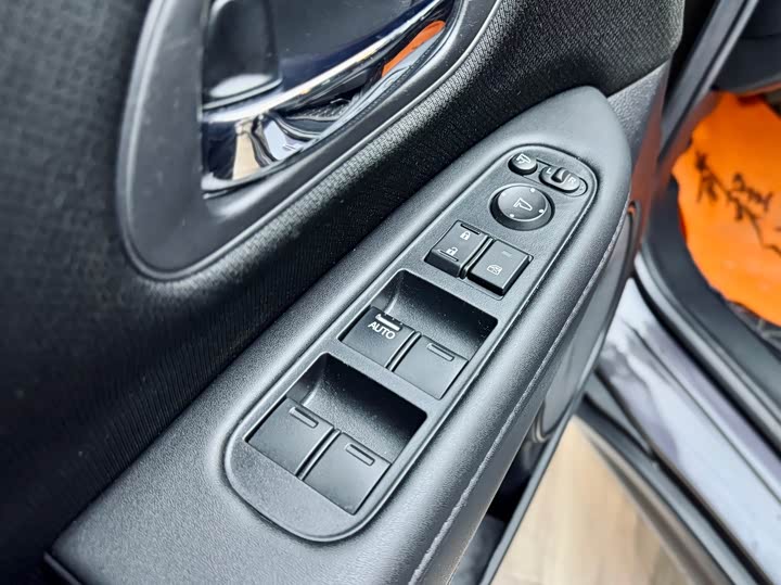 Фото 8 - Honda Vezel