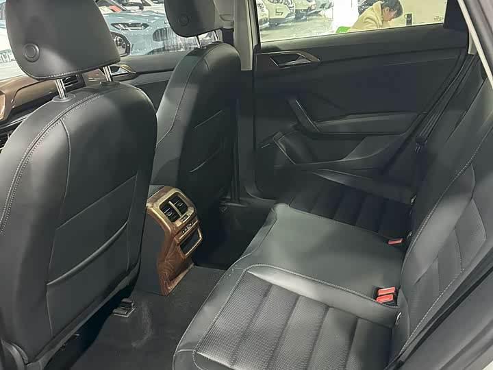 Фото 5 - Volkswagen Tharu