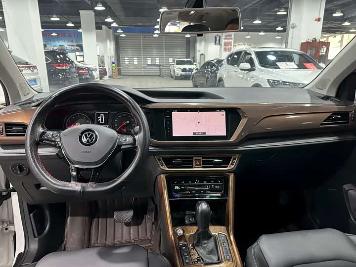 Фото 6 - Volkswagen Tharu