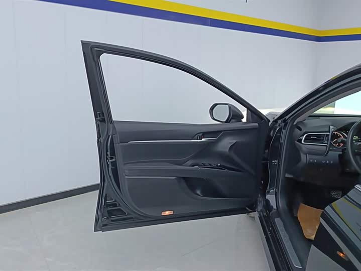 Фото 7 - Toyota Camry