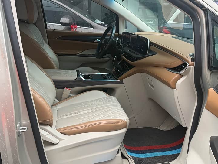 Фото 3 - Buick GL8 ES