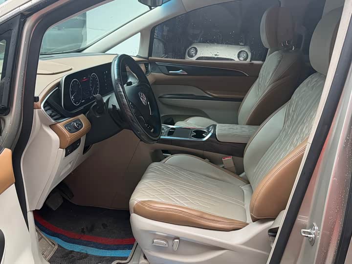 Фото 6 - Buick GL8 ES