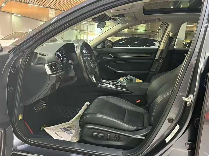 Фото 9 - Honda Accord