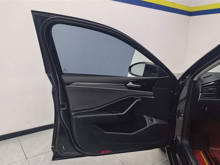 Фото 3 - Volkswagen Sagitar L