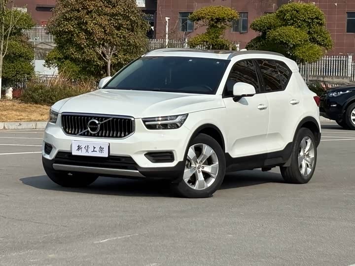 Фото 1 - Volvo XC40