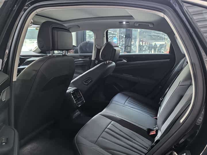 Фото 9 - Volkswagen Passat