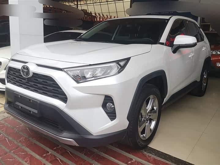 Фото 1 - Toyota RAV4