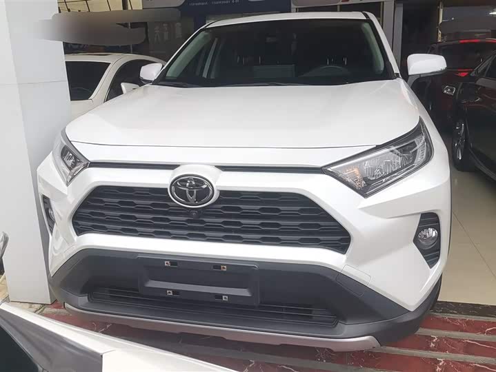 Фото 2 - Toyota RAV4